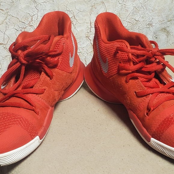 Nike Kyrie Irving 3 GS Youth Size 2 Basketball Shoes 869985 601 2017 Red - Picture 7 of 8